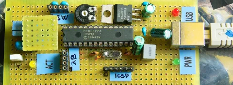 The USB accelerometer prototype, with its PIC microcontroller, sensor board and USB connection.